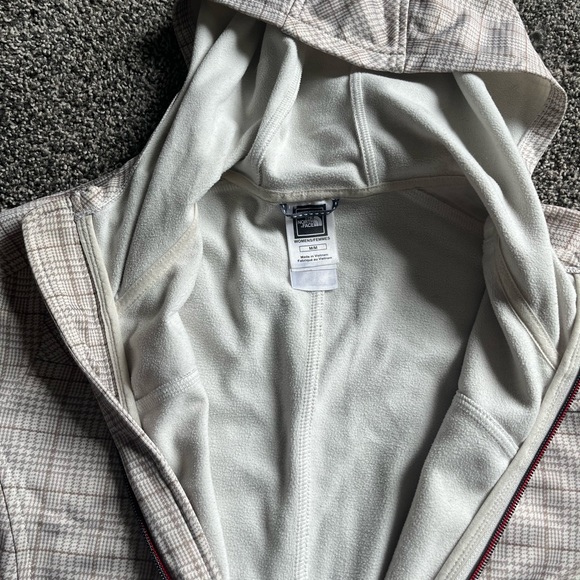 North face light jacket - Picture 2 of 3